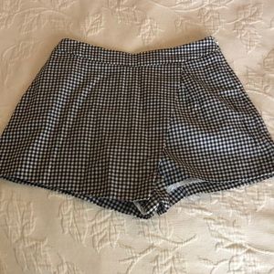 Never worn, doesn’t fit